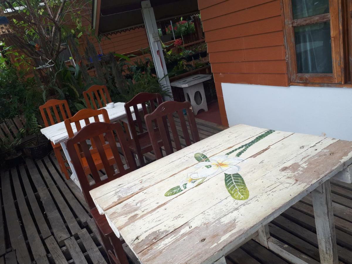 Hotel Baan Bar Cafe Mae Chaem Exterior foto